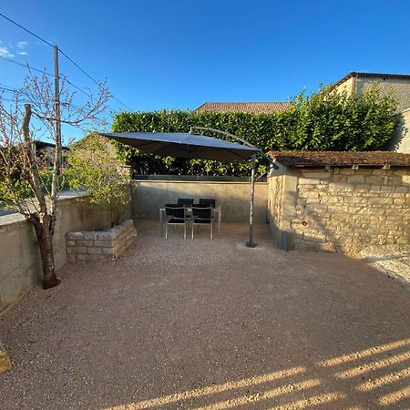 Petite Maison En Pierre Au Calme Avec Exterieur Montbellet Luaran gambar