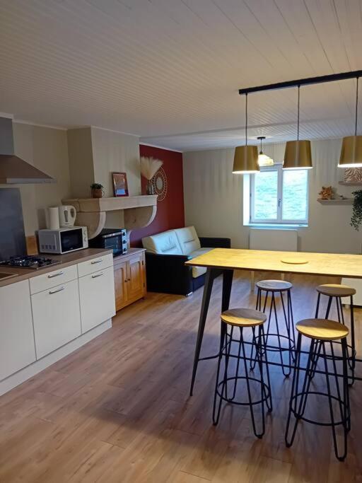 Petite Maison En Pierre Au Calme Avec Exterieur Montbellet Luaran gambar
