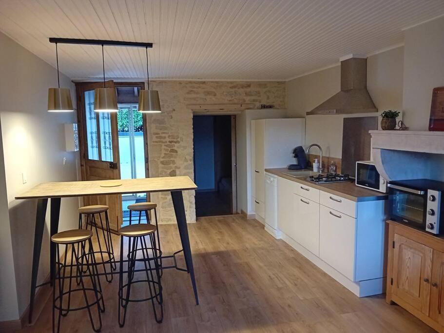 Petite Maison En Pierre Au Calme Avec Exterieur Montbellet Luaran gambar