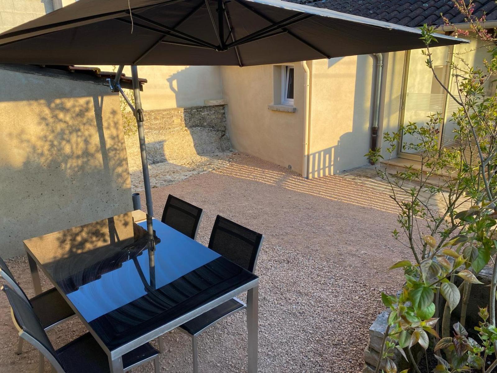Petite Maison En Pierre Au Calme Avec Exterieur Montbellet Luaran gambar