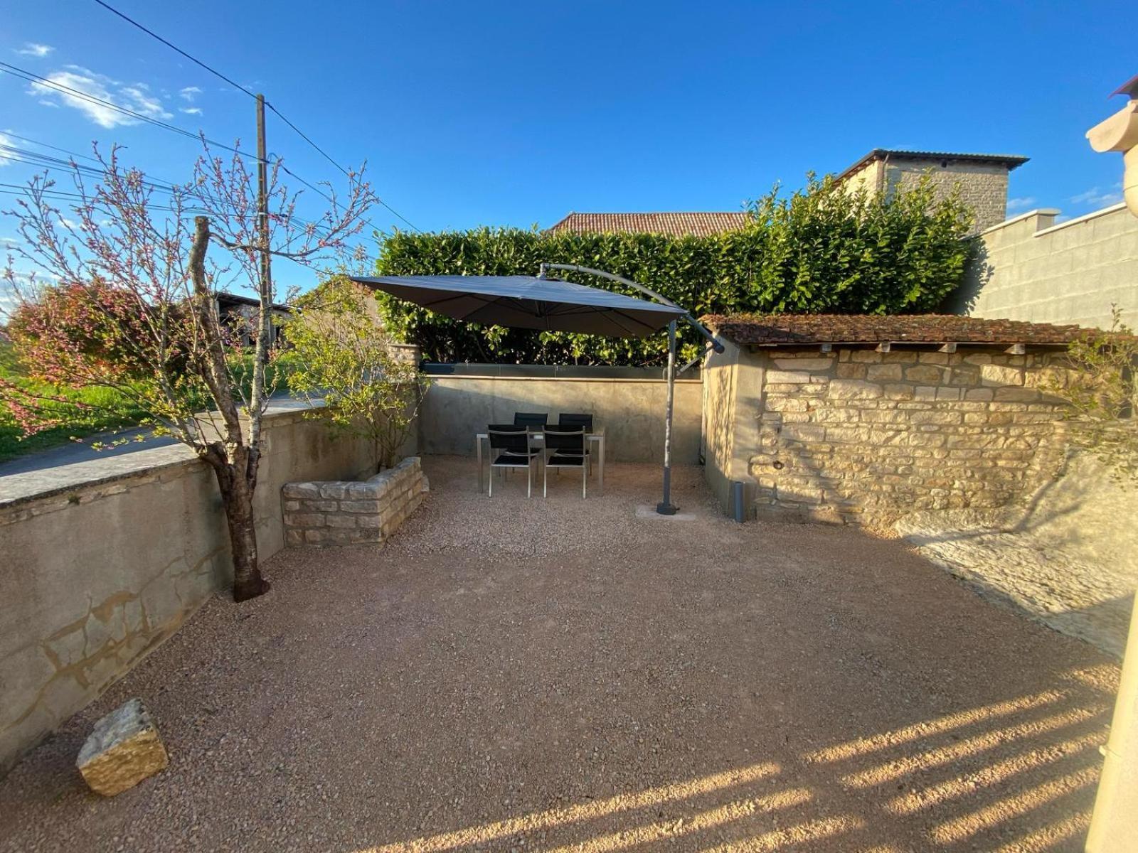 Petite Maison En Pierre Au Calme Avec Exterieur Montbellet Luaran gambar